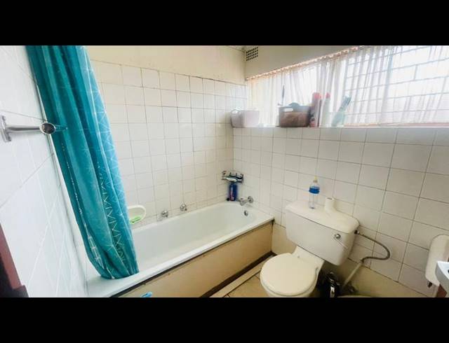3 BEDROOM APARTMENT FOR SALE IN VANDERBIJLPARK CE 3